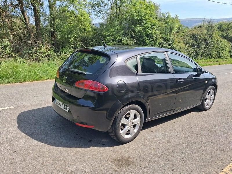 Usado Seat Leon Sport 105 CV (77 kW) 2007 Negro Utilitario