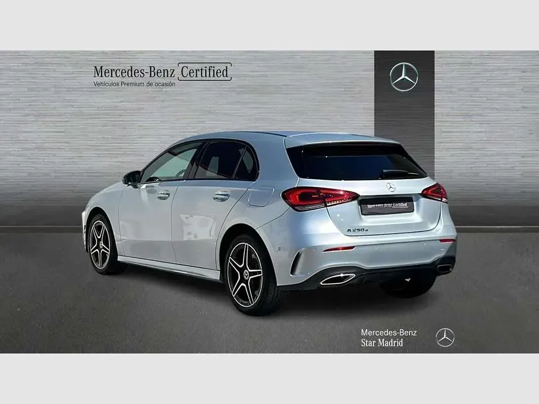 Usado Mercedes A250 218 CV (160 kW) 2022 Plateado Berlina