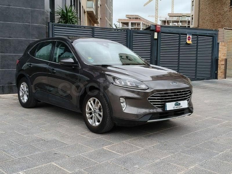 Usado Ford Kuga Trend 120 CV (88 kW) 2020 Gris / plata SUV