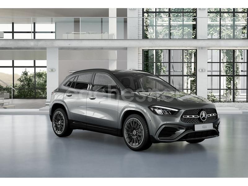 Usado Mercedes GLA200 AMG line 150 CV (110 kW) 2025 Mountaingrau  met. SUV