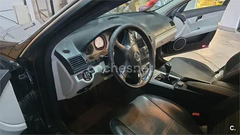 Usado Mercedes C220 170 CV (125 kW) 2010 Negro Berlina