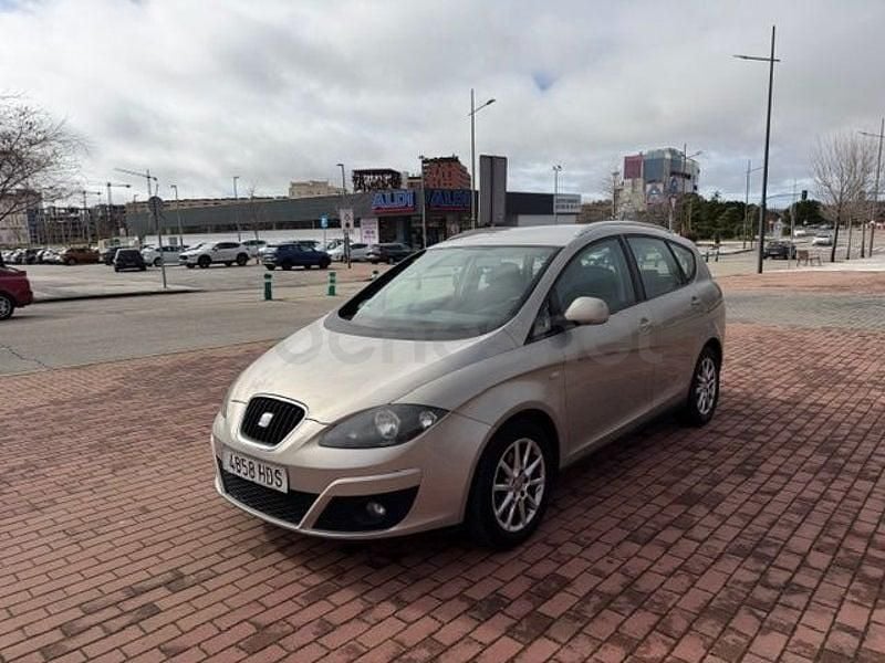 Usado Seat Altea XL Reference 105 CV (77 kW) 2012 Beige Monovolumen