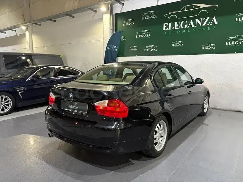 Usado BMW 318 Comfort Edition 129 CV (94 kW) 2006 Negro Berlina