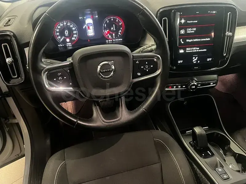 Usado Volvo XC40 Momentum 197 CV (144 kW) 2021 Blanco SUV