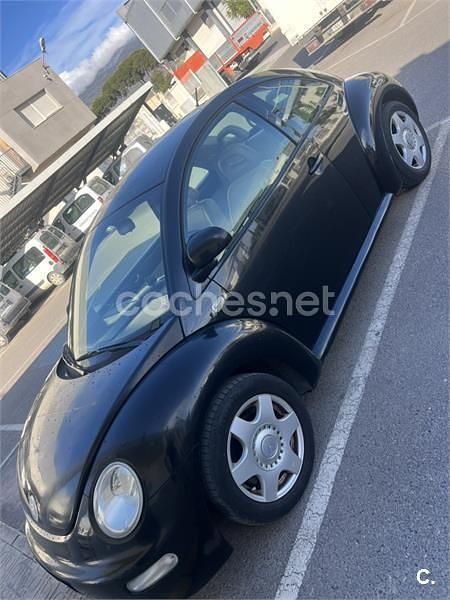 Usado VW New Beetle 115 CV (84 kW) 1999 Negro Utilitario