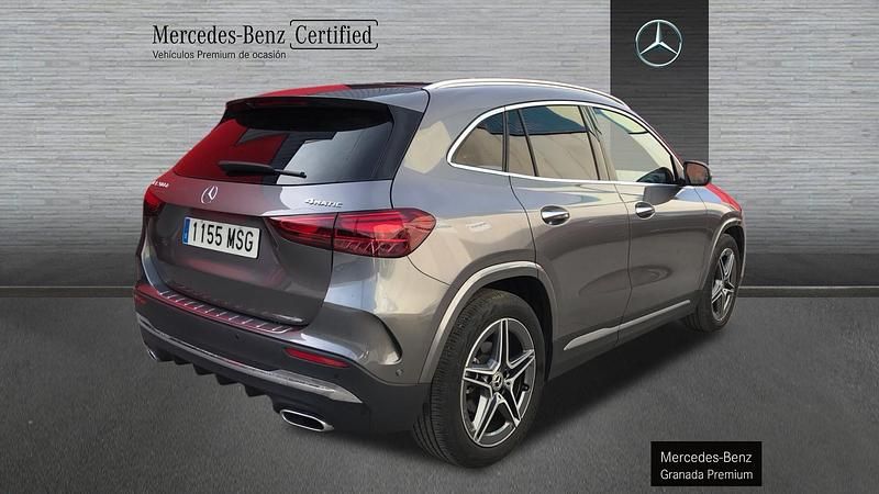 Usado Mercedes GLA200 AMG line 150 CV (110 kW) 2024 Gris montaña SUV