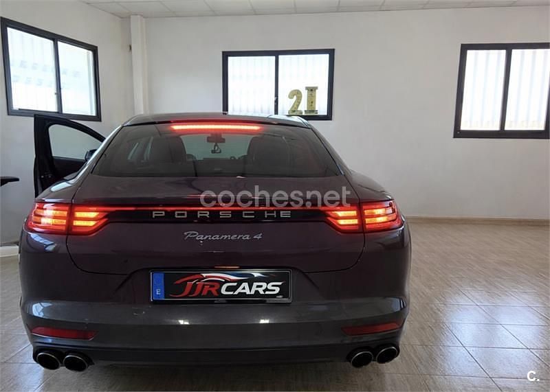 Usado Porsche Panamera 4 310 CV (228 kW) 2018 Gris / plata Berlina