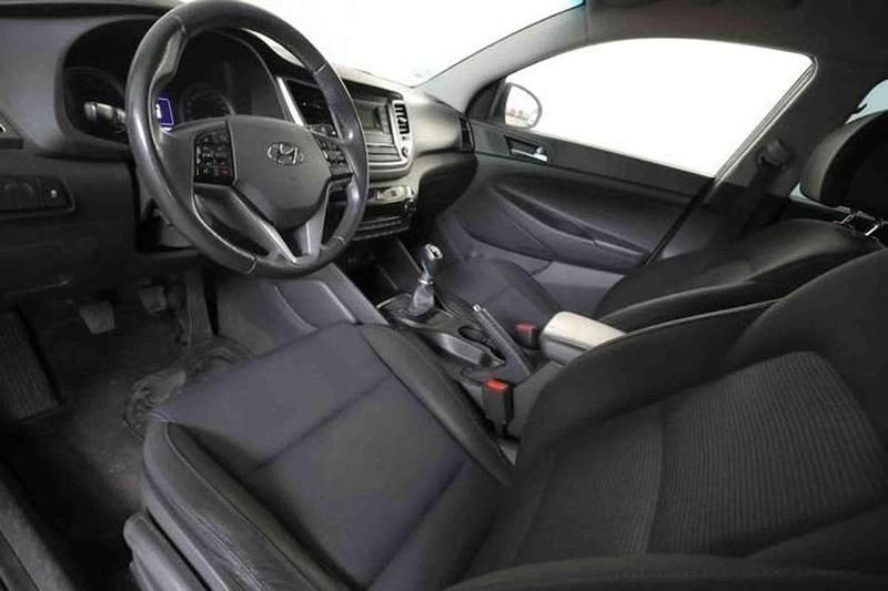 Usado Hyundai Tucson 132 HP (97 kW) 2015 Preto SUV