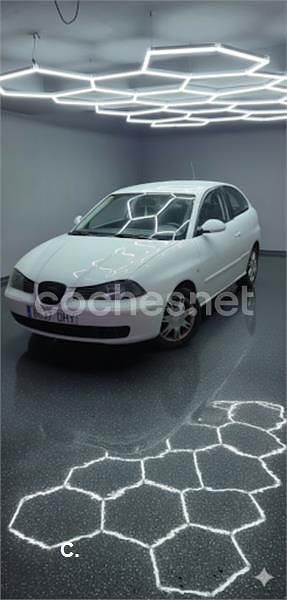 Usado Seat Ibiza Sport 100 CV (73 kW) 2005 Blanco Utilitario