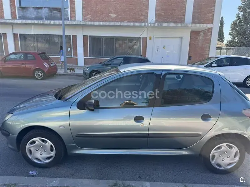 Usado Peugeot 206 75 CV (55 kW) 2001 Verde Berlina