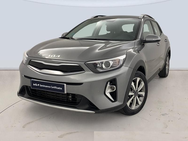 Usado Kia Stonic 100 CV (73 kW) 2025 Gris SUV