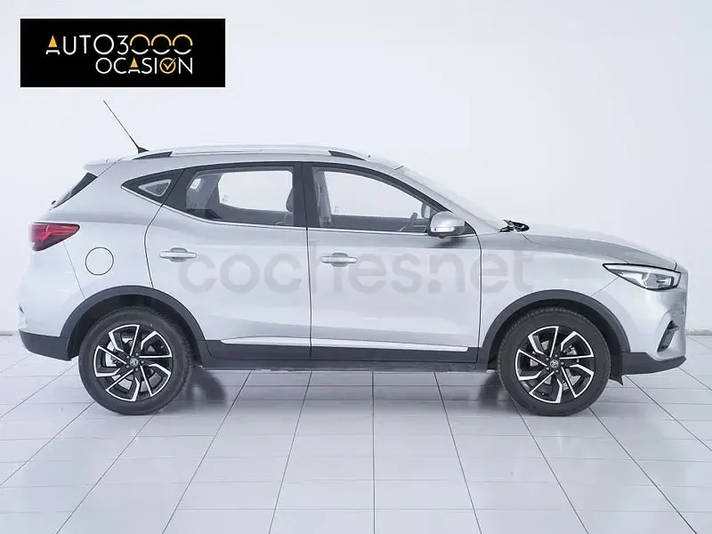 Usado MG ZS Comfort 111 CV (81 kW) 2023 Gris / plata SUV