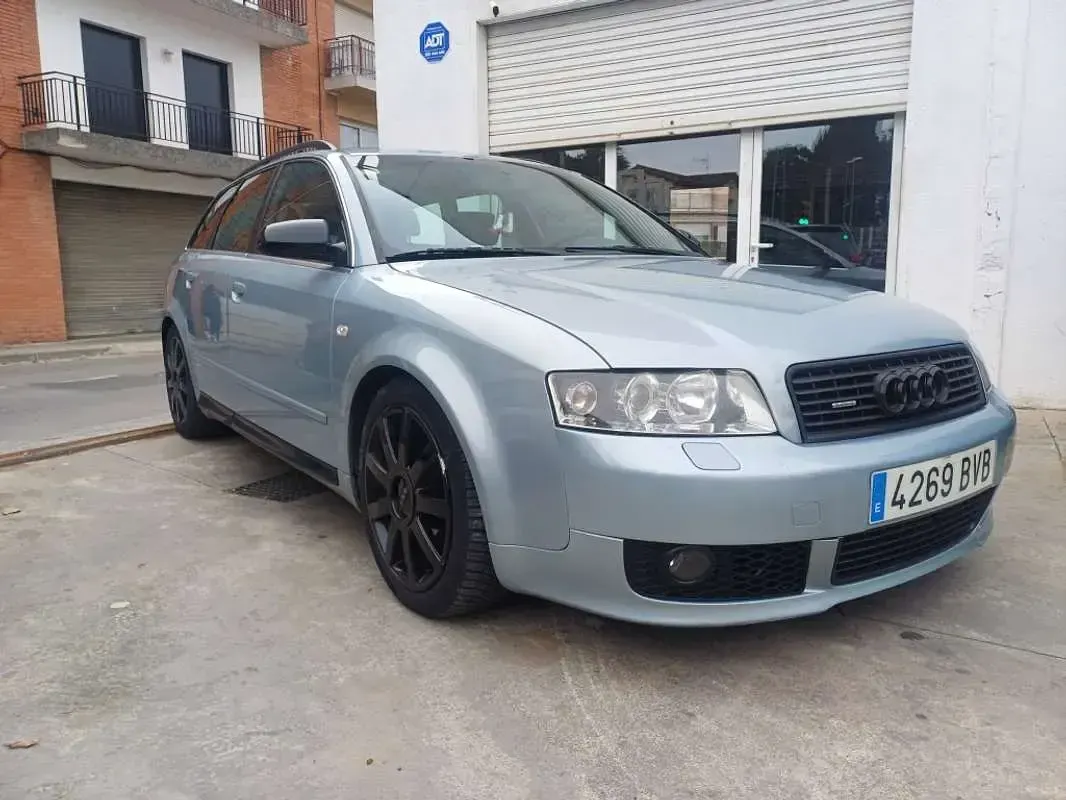 Usado Audi A4 150 CV (110 kW) 2002 Gris Berlina