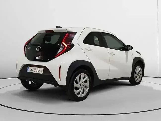 Usado Toyota Aygo X Play 72 CV (52 kW) 2024 Blanco SUV