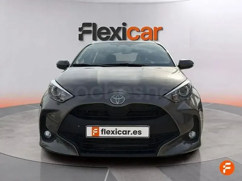 Usado Toyota Yaris Hybrid Active 116 CV (85 kW) 2025 Marrón Berlina