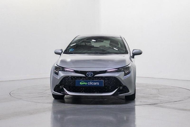 Usado Toyota Corolla Active 140 CV (102 kW) 2025 Gris / plata Berlina