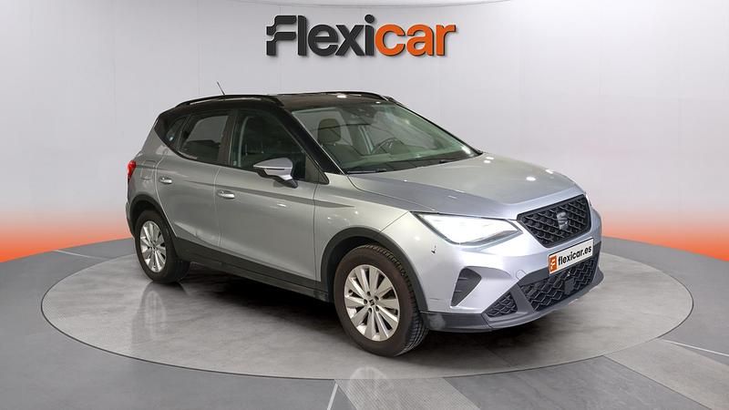 Usado Seat Arona Style 110 CV (80 kW) 2022 Gris SUV