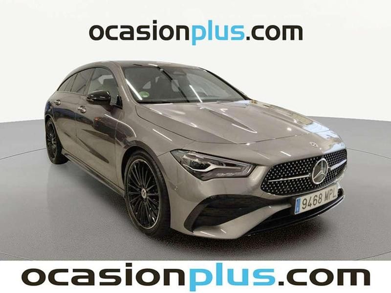 Usado Mercedes CLA220 Shooting Brake AMG 190 CV (139 kW) 2024 Gris Familiar