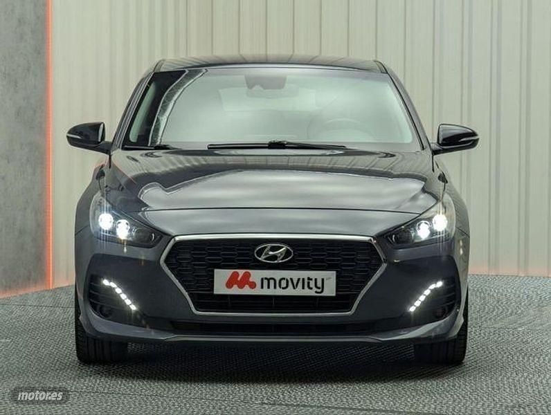 Usado Hyundai i30 Style 136 CV (100 kW) 2018 Gris / plata Berlina