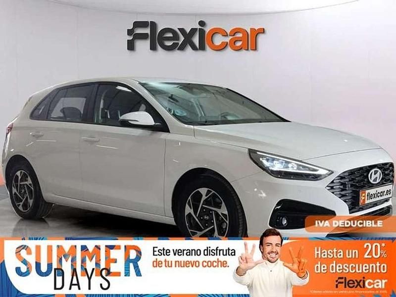 Blanco Usado 2024 Hyundai i30 Berlina | 19.590 € (Precio justo) - Imagen 1/4