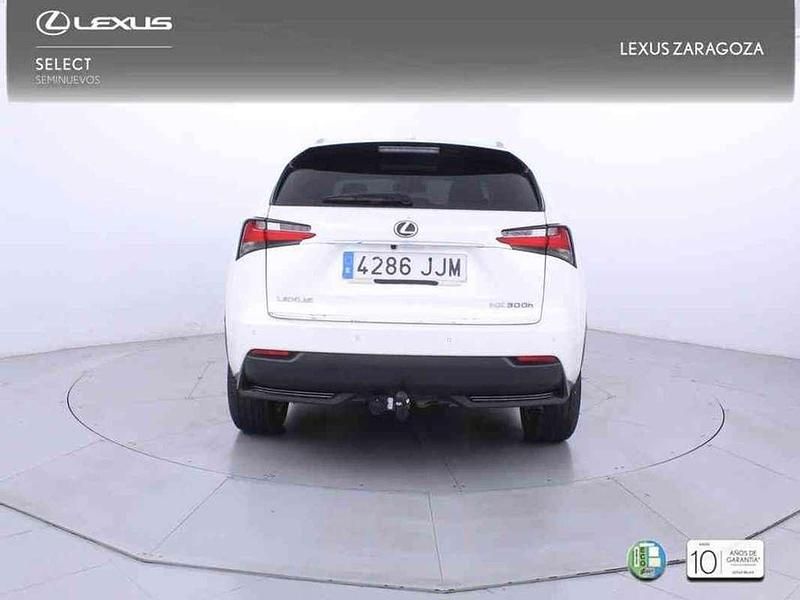 Usado Lexus NX300h Executive Line 199 CV (146 kW) 2015 Blanco SUV