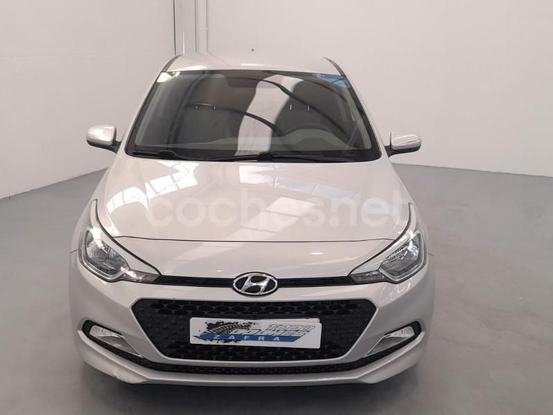Gris / plata Usado 2016 Hyundai i20 GO! Berlina | 9000 € (Buen precio) - Imagen 1/4
