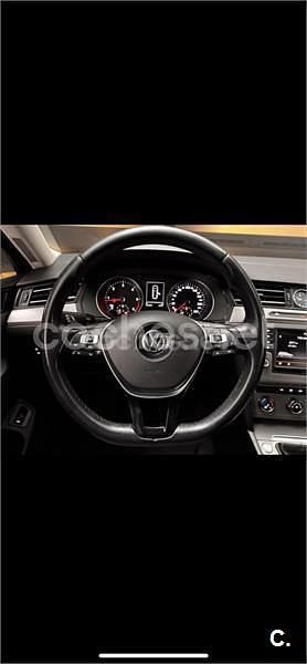 Usado VW Passat 120 CV (88 kW) 2016 Azul Familiar
