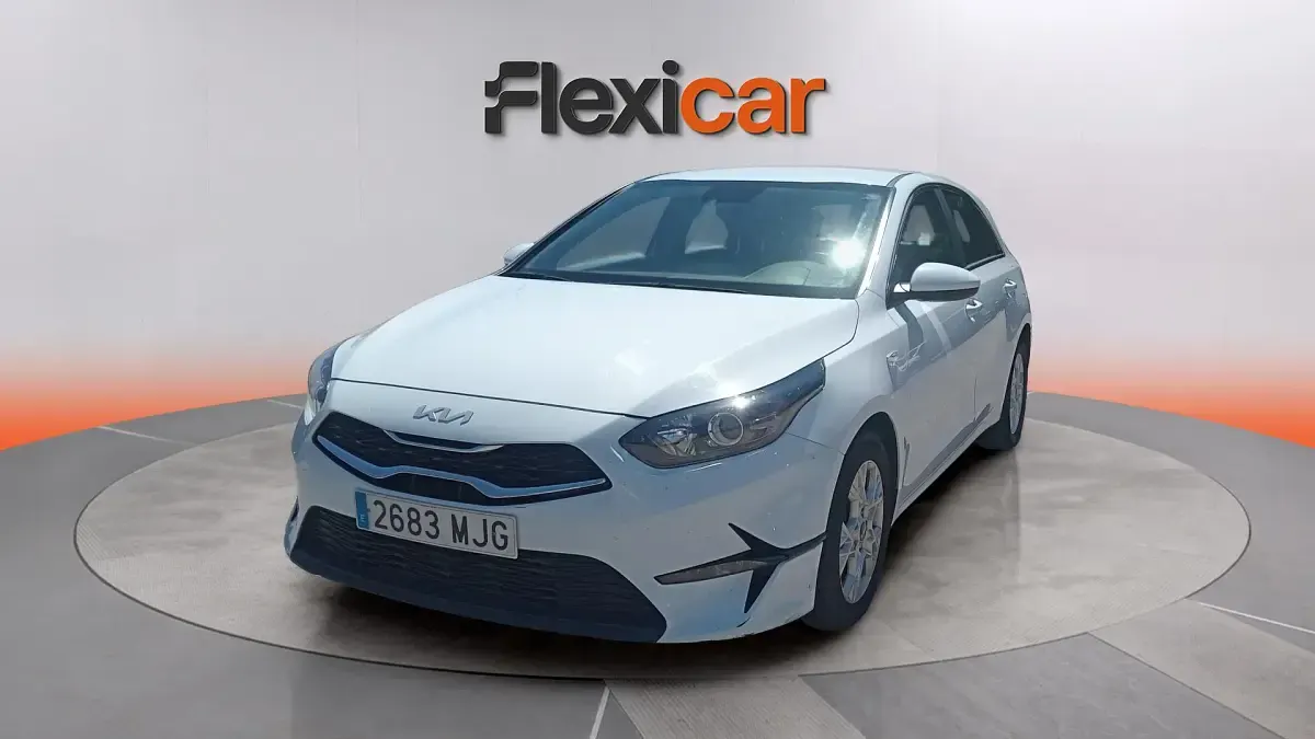 Usado Kia Ceed 136 CV (100 kW) 2023 Blanco Utilitario