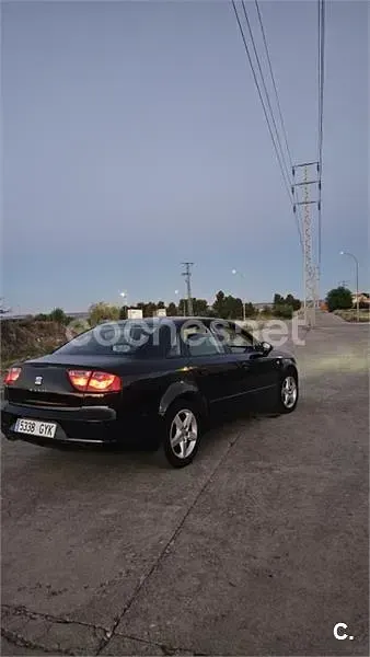 Usado Seat Exeo Reference 120 CV (88 kW) 2010 Negro Berlina