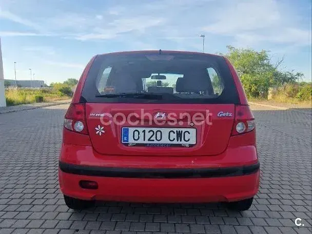 Usado Hyundai Getz 63 CV (46 kW) 2004 Rojo Utilitario