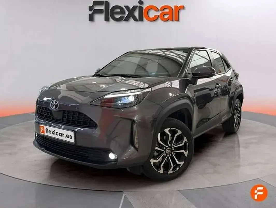 Usado Toyota Yaris Cross Style 116 CV (85 kW) 2022 Gris SUV