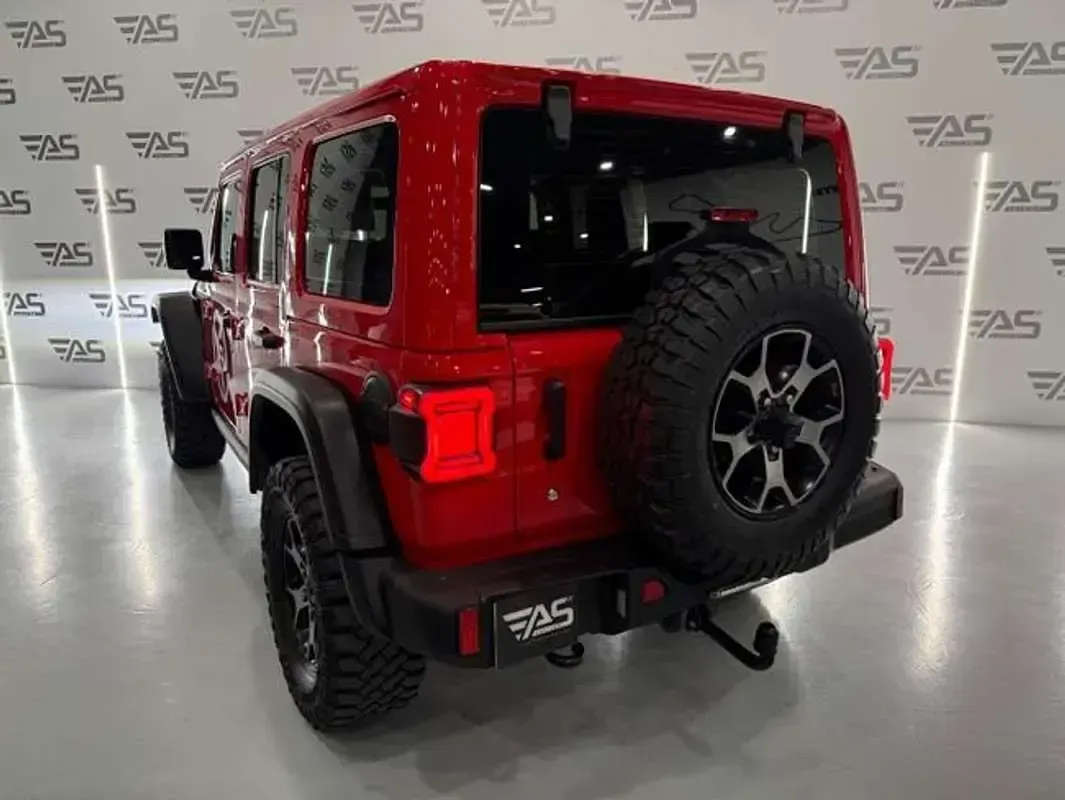 Usado Jeep Wrangler Unlimited Rubicon 270 CV (198 kW) 2019 Rojo SUV