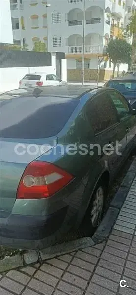 Usado Renault Mégane Dynamique 100 CV (73 kW) 2004 Verde Berlina