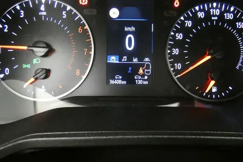 Usado Renault Clio V Intens 91 CV (66 kW) 2022 Naranja Berlina