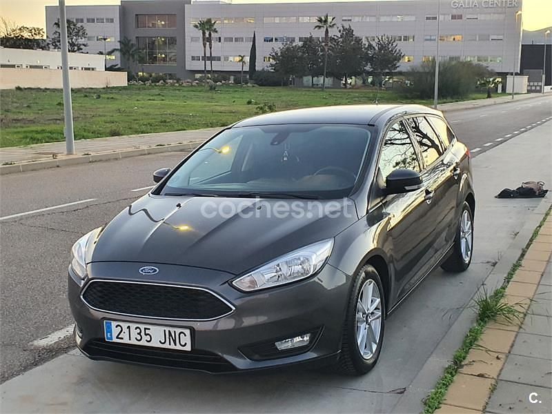 Usado Ford Focus Trend 125 CV (91 kW) 2016 Gris / plata Familiar