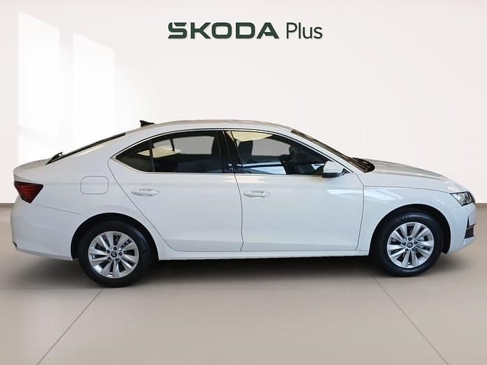 Nuevo Skoda Octavia Selection 116 CV (85 kW) 2025 Blanco Berlina