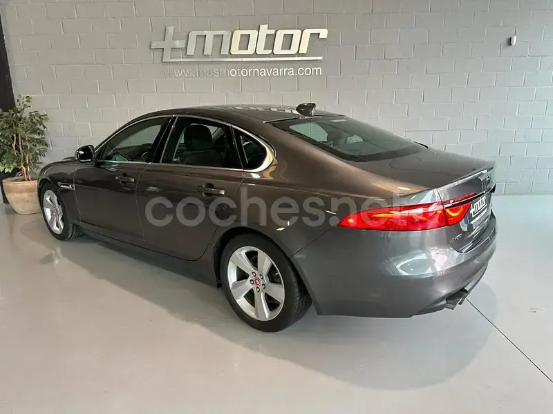 Usado Jaguar XF Prestige 180 CV (132 kW) 2016 Gris / plata Berlina