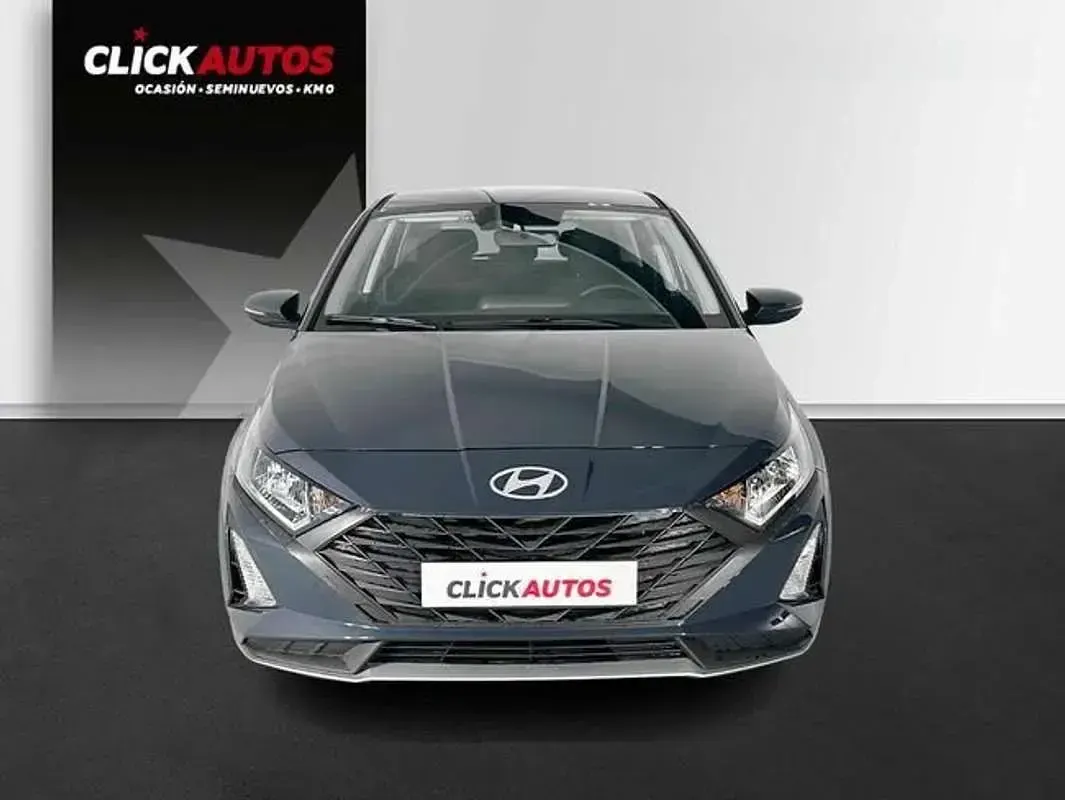 Usado Hyundai i20 80 CV (58 kW) 2024 Gris Utilitario