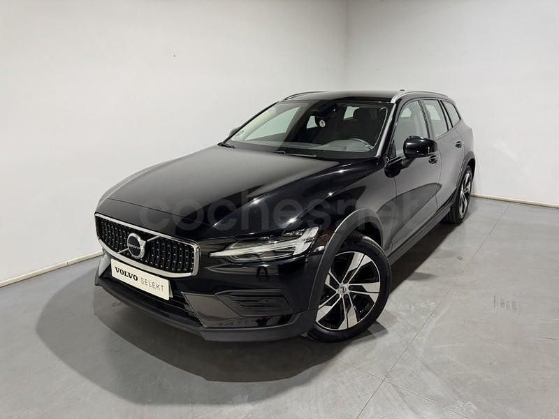 Usado Volvo V60 CC Core 197 CV (144 kW) 2023 Negro Familiar