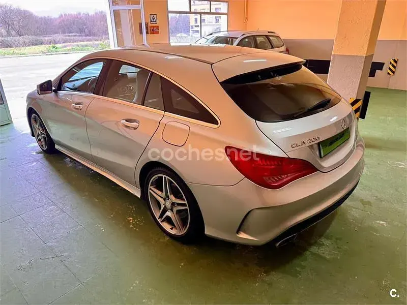 Usado Mercedes CLA200 Shooting Brake AMG line 136 CV (100 kW) 2016 Gris / plata Familiar