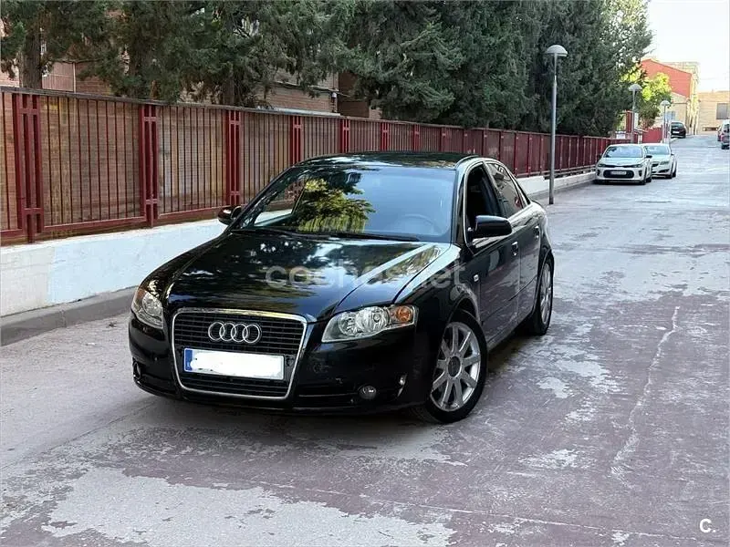 Usado Audi A4 140 CV (102 kW) 2006 Negro Berlina