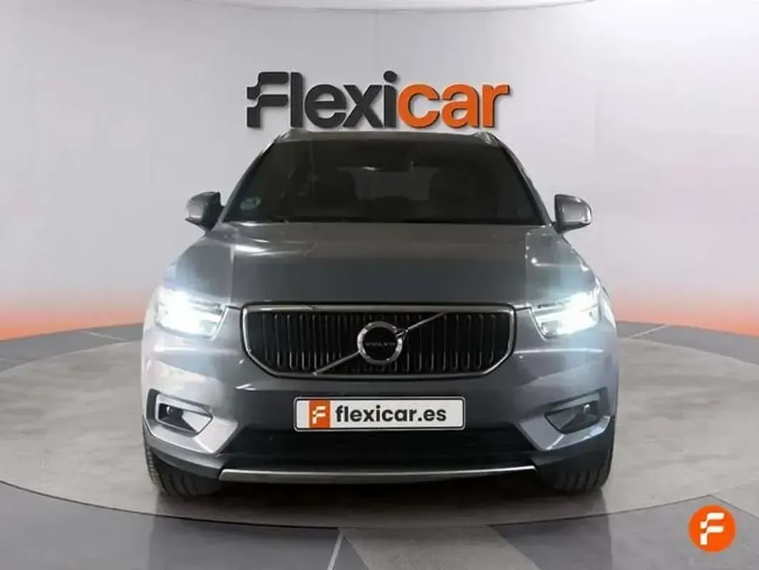Usado Volvo XC40 Momentum 163 CV (119 kW) 2021 Gris SUV