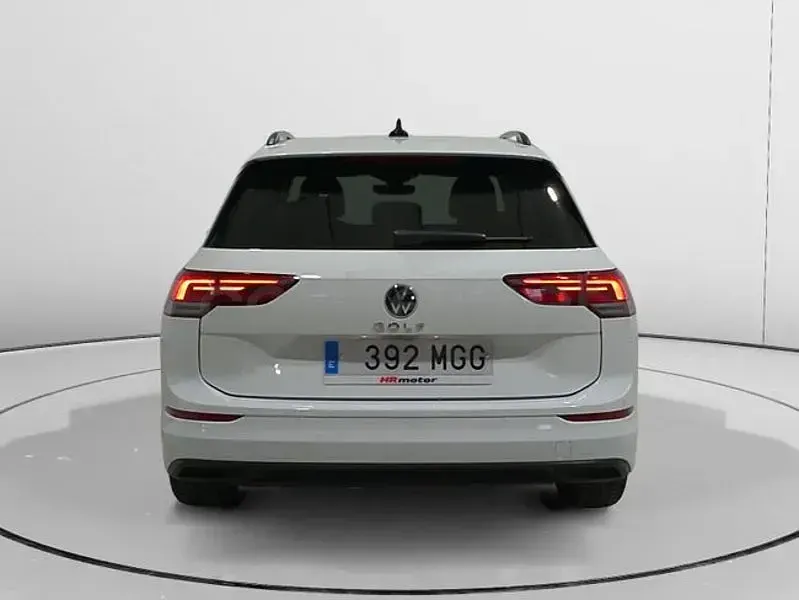 Usado VW Golf VIII Life 116 CV (85 kW) 2023 Blanco Familiar
