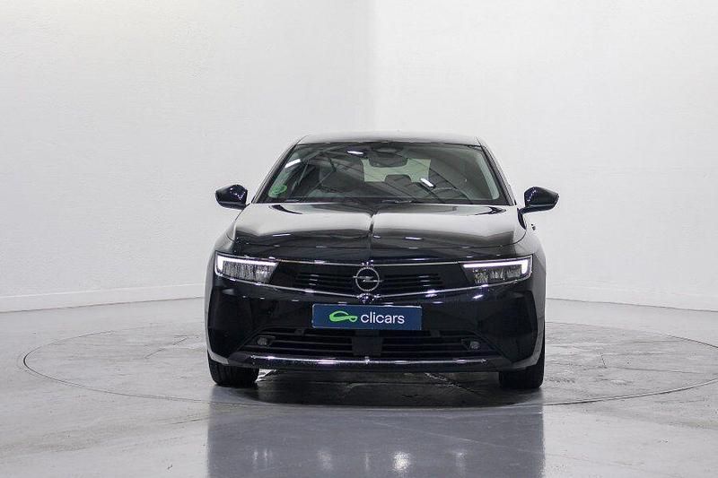 Usado Opel Astra Elegance 130 CV (95 kW) 2022 Negro Berlina
