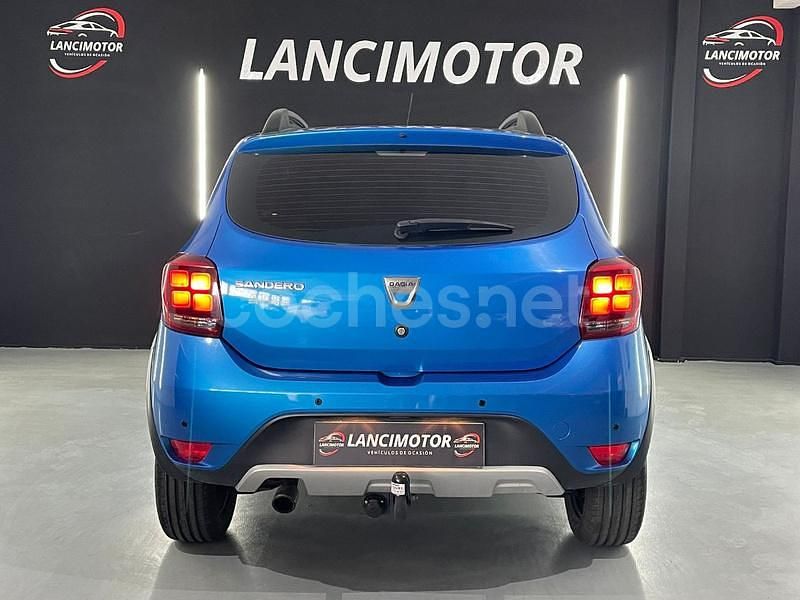 Usado Dacia Sandero Stepway 90 CV (66 kW) 2018 Azul Utilitario