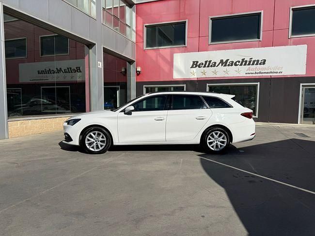 Usado Seat Leon Style 115 CV (84 kW) 2021 Blanco Familiar