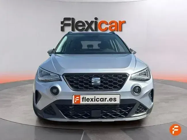 Usado Seat Arona Style 110 CV (80 kW) 2023 Gris / plata SUV