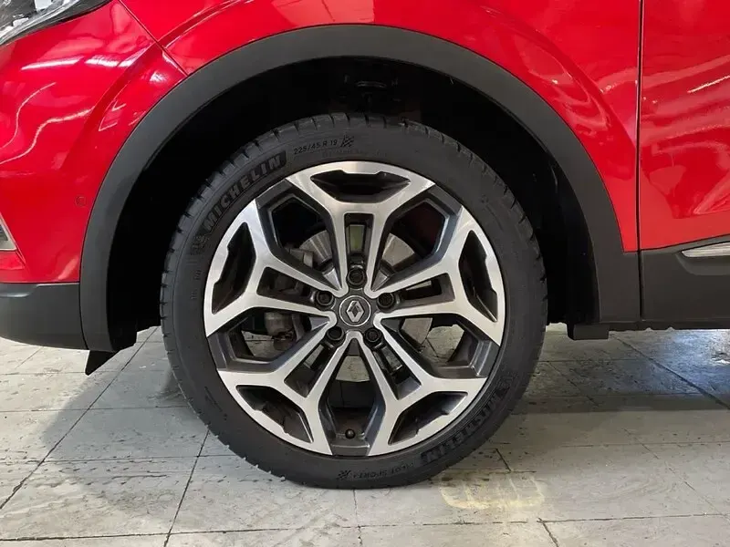 Usado Renault Kadjar Zen 140 CV (102 kW) 2022 Rojo SUV