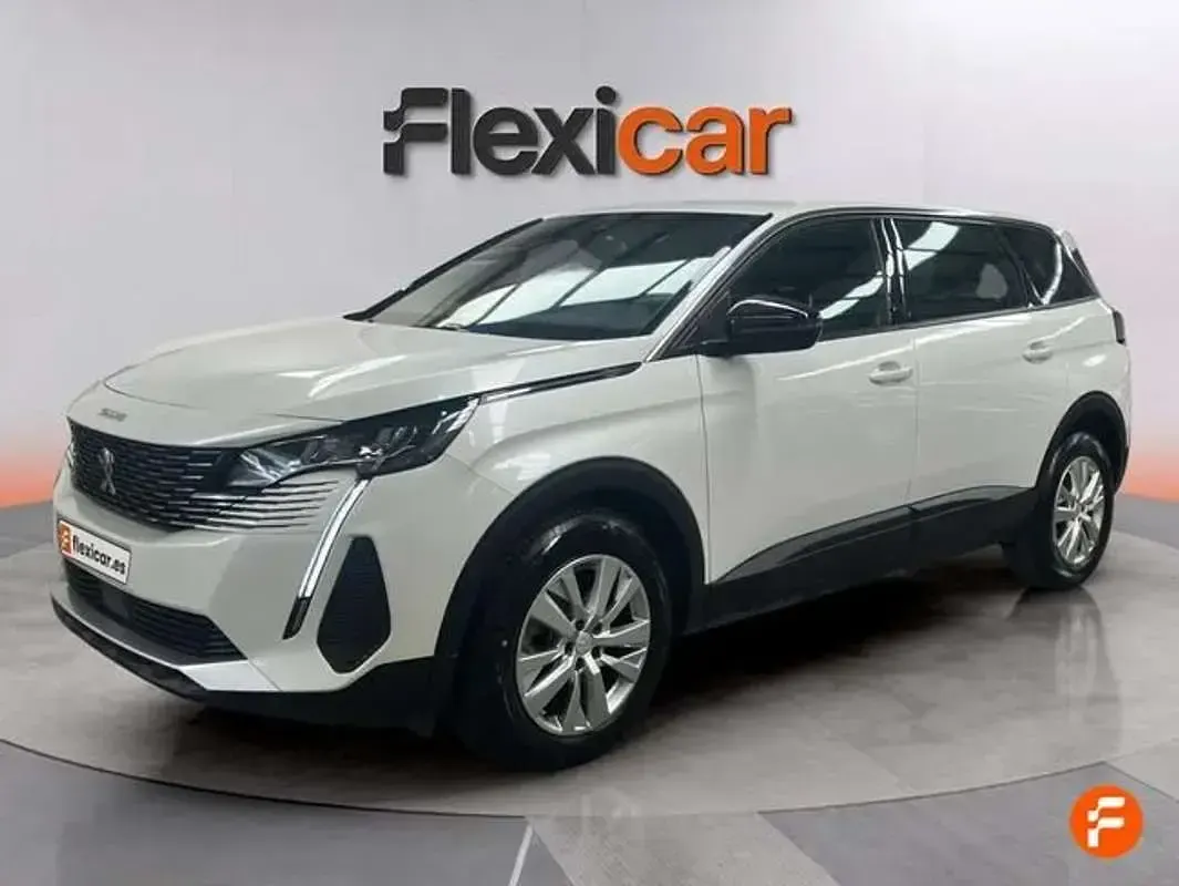 Usado Peugeot 5008 Active 136 CV (100 kW) 2024 Blanco SUV