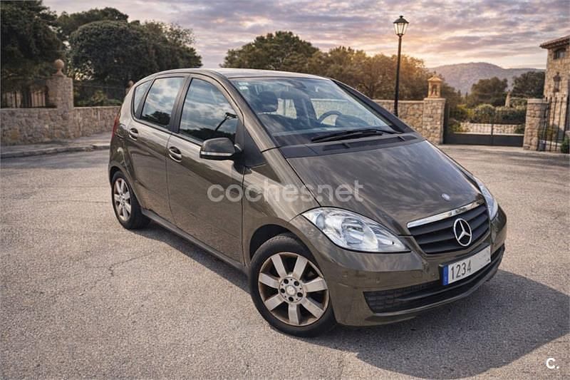 Usado Mercedes A180 Urban 109 CV (80 kW) 2012 Marrón Berlina